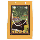 Zwart Beer in de bosbouw - Wrangell, Alaska Medium Cadeauzakje (Achterkant)