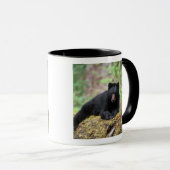 Zwart beer op een oud groeilogboek mok (Voorkant rechts)