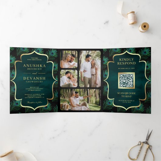 Zwart Blauwgroen Peacock Feathers QR Code Bruiloft Drieluik Uitnodiging (Binnen)
