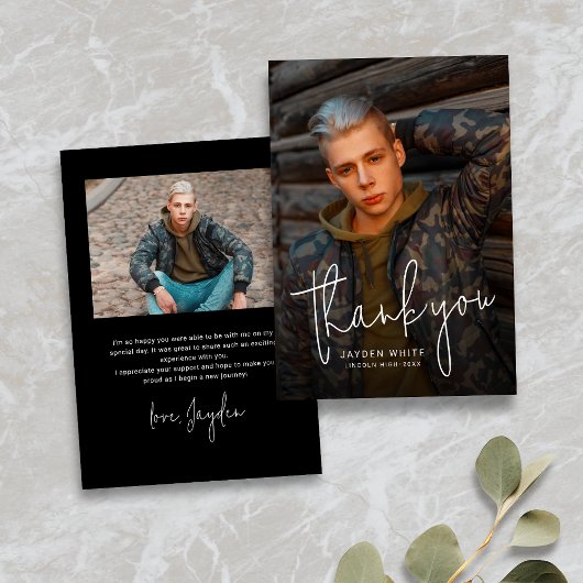 Zwart Eenvoudig Modern Script 2 Foto Afstuderen Bedankkaart