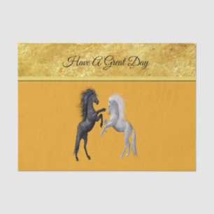 Zwart en een wit paard dat vecht tissuepapier