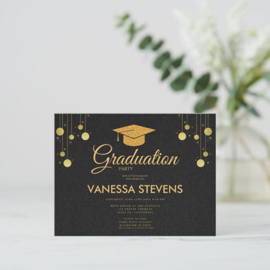 Zwart en Goud Classic Graduation Cap Party Uitnodiging Briefkaart (Staand voorkant)