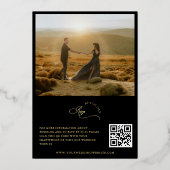 Zwart en Goud Fotoscript en QR Code Bruiloft Folie Uitnodiging (Achterkant)