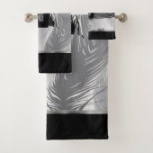 Zwart en grijs Ventilatorpatroon met monogram Bad Handdoek (Insitu)