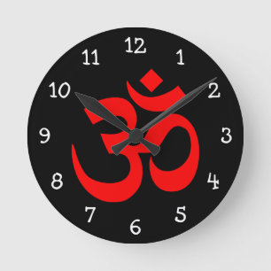 Zwart en rood Om-symbool Ronde Klok