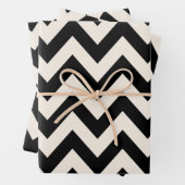 Zwart en roomwitte Chevron, zigzag Herringbone Inpakpapier Vel (In situ)