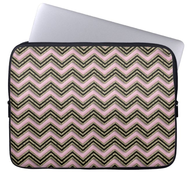 Zwart en roze zigzagpatroon laptop sleeve (Voorkant)