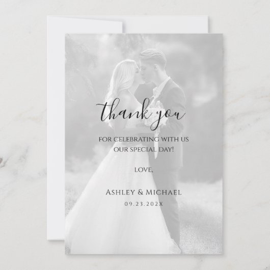 Zwart en wit huwelijksfoto modern script eenvoudig bedankkaart (Achterkant)