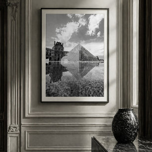 Zwart en Wit Louvre Piramide Parijs Reflectie Poster