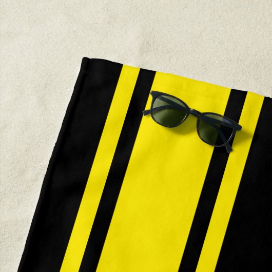 Zwart Geel Racing Stripes Monogram Strandlaken (In situ)