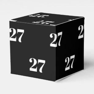 Zwart geschenk met witte letters met Initiaal aanp Bedankdoosjes
