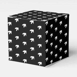 Zwart geschenk met witte sneeuwster bedankdoosjes