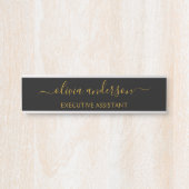 Zwart Gold Modern Script Girly Monogram Naam Deurbordje (Voorkant)