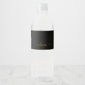Zwart Gold Modern Script Girly Monogram Naam Waterfles Etiket (Voorkant)