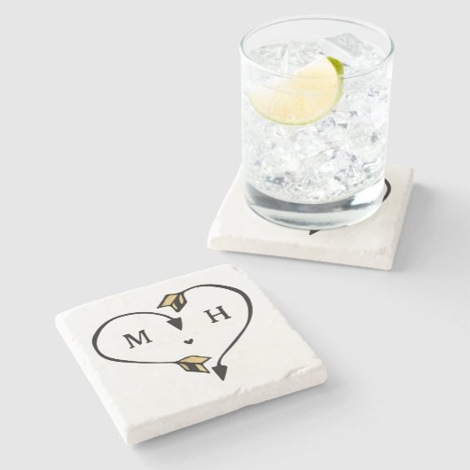 Zwart & Goud Hart Pijl Romantisch Monogram Stenen Onderzetter (Zijkant)