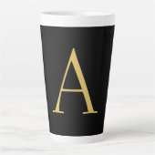 Zwart Goud Kleur Monogram Professioneel Latte Mok (Voorkant)