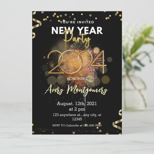 Zwart Goud Modern Nieuwjaar Party uitnodiging (Staand voorkant)