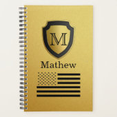 Zwart Goud Shield USA Vlag Monogram Naam Manly Planner (Voorkant)