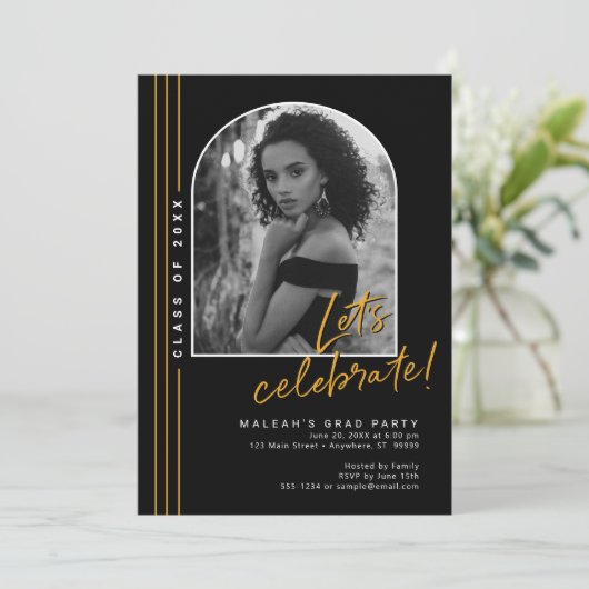 Zwart Gouden Boog Overlay Afstudeerder Feestuitnod Aankondiging (Staand voorkant)