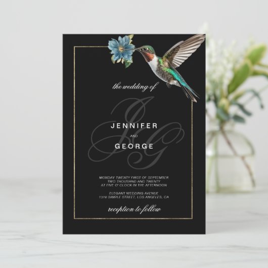 Zwart gouden monogram initialen kolibrie bruiloft kaart (Staand voorkant)
