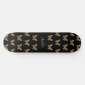 Zwart gouden vlinders patroon naam script skateboard (Horizontaal)
