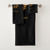Zwart goudlaurel monogram bad handdoek (Insitu)