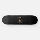 Zwart goudmonogram script elegant minimalistisch skateboard (Horizontaal)