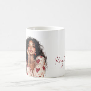 Zwart haar meisje rode harten blouse koffiemok