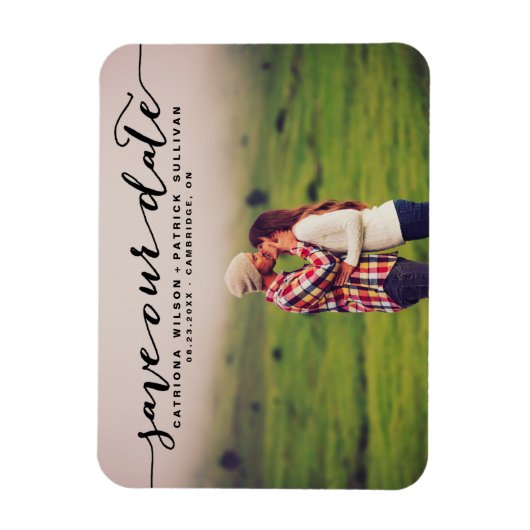 Zwart handgeschreven script foto onze datum opslaa magneet (Verticaal)