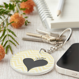 Zwart hart op gele Chevron Stripe met naam Sleutelhanger