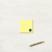 Zwart-Ierse gele noten Post-it® Notes (Op bureau)