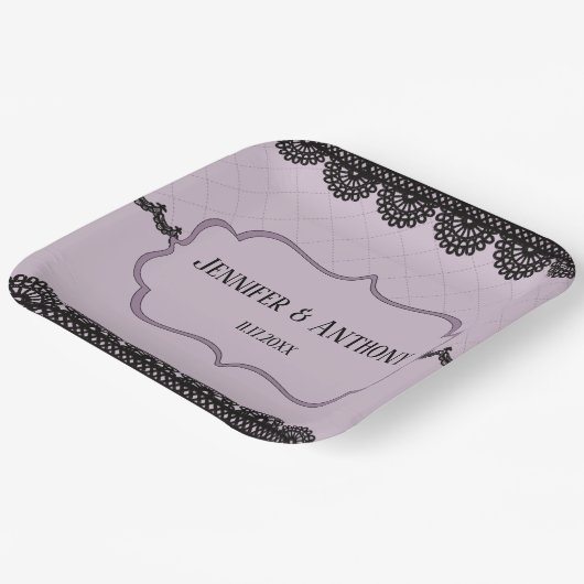Zwart kant op zachte lavendel aangepaste bruiloft papieren bordje (Gebogen)