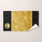 Zwart karaat man dat een zwarte trainingstas schop bad handdoek (Handdoek)