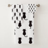 Zwart kat geïsoleerd op White Polka Dot Pattern Bad Handdoek (Insitu)