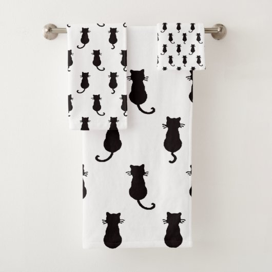 Zwart kat geïsoleerd op White Polka Dot Pattern Bad Handdoek (Insitu)