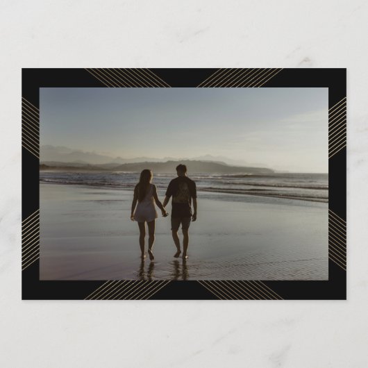 zwart klassiek deco goudmonogram geometrisch save the date (Achterkant)