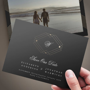 zwart klassiek deco goudmonogram geometrisch save the date