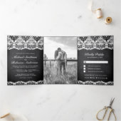 Zwart krijtbord Country Lace Alles in een bruiloft Drieluik Uitnodiging (Binnen)