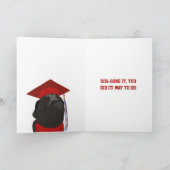 Zwart lab Dog in een Red Gradup Cap Custom Kaart (Binnen)
