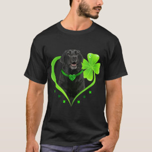 Zwart lab in Shamrock Heart St Patricks Day Gift D T-shirt