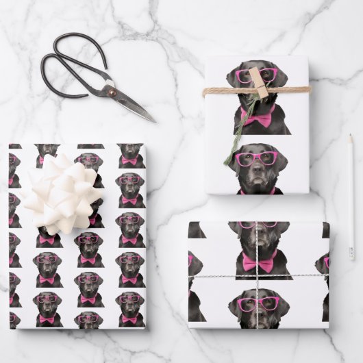 Zwart Lab Roze glazen & Bowtie cadeaupapier (Voorkant)
