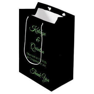Zwart & Lente Groen in Elegantie: Bruiloft Medium Cadeauzakje