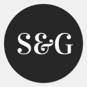 Zwart met Initialen Typografie Ronde Sticker (Voorkant)