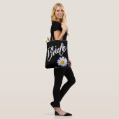 Zwart met White Daisy Bride Tote Bag (Op model)