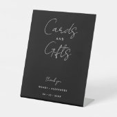Zwart Modern Script Huwelijkskaarten en Cadeaubord Reclamebord Met Voetstuk (Voorkant)