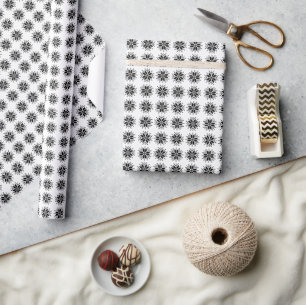 Zwart op wit Nordic Pixel Snowflake Patroon Cadeaupapier