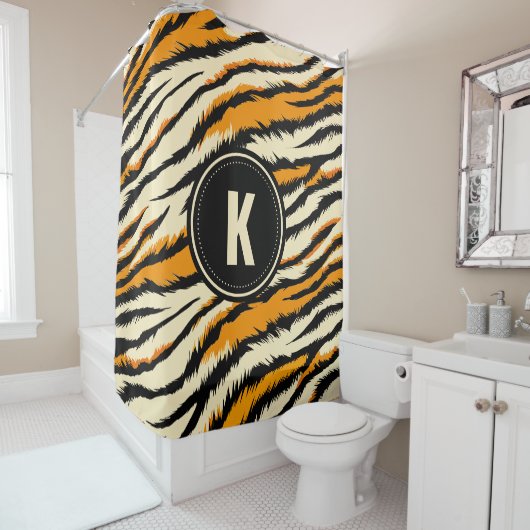 Zwart Oranje Tijgerstrepen Patroon Monogram Douchegordijn (In situ)