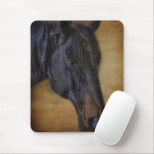 Zwart paardeportret op bijtend perkamenteffect muismat (Met muis)