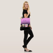 Zwart-paars fotocollage monogram tote bag (Op model)