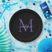 Zwart Paarse Violet Monogram Modern Elegant Script Papieren Bordje (Feest)